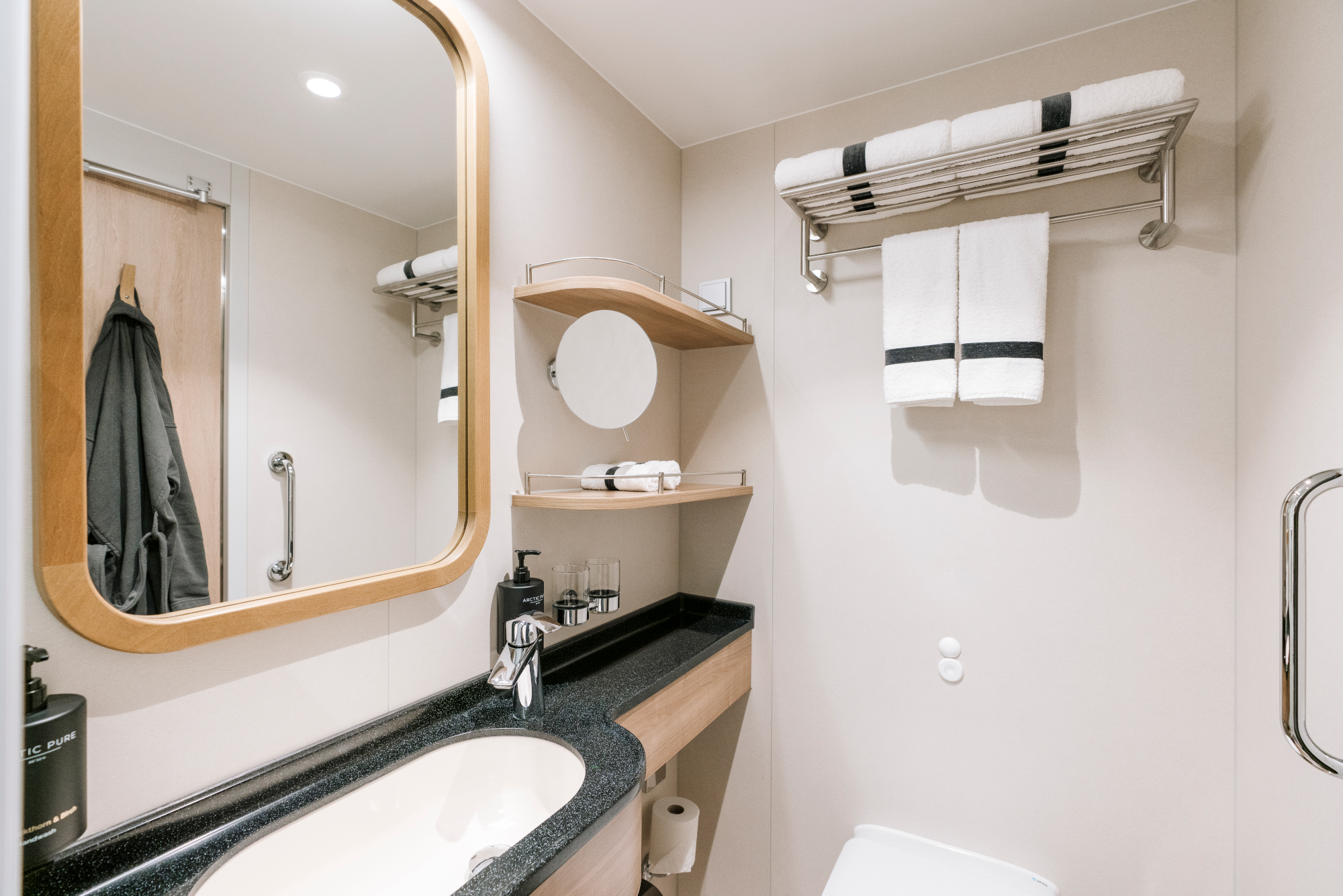 MyCruise Hurtigruten MS-Roald-Amundsen Kahytter Udvendig TT3